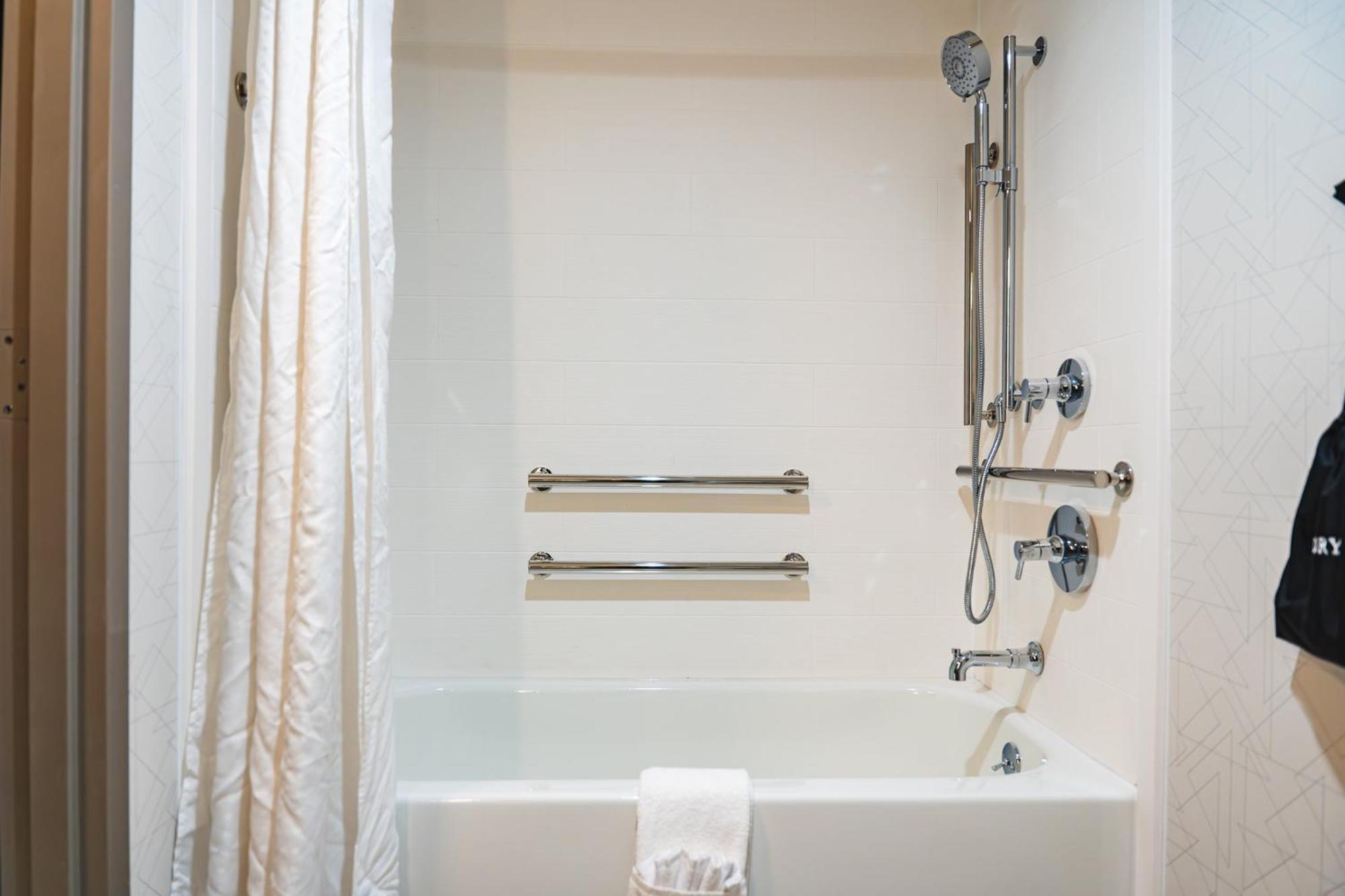 Holiday Inn Express Frazer - Malvern By Ihg Eksteriør bilde