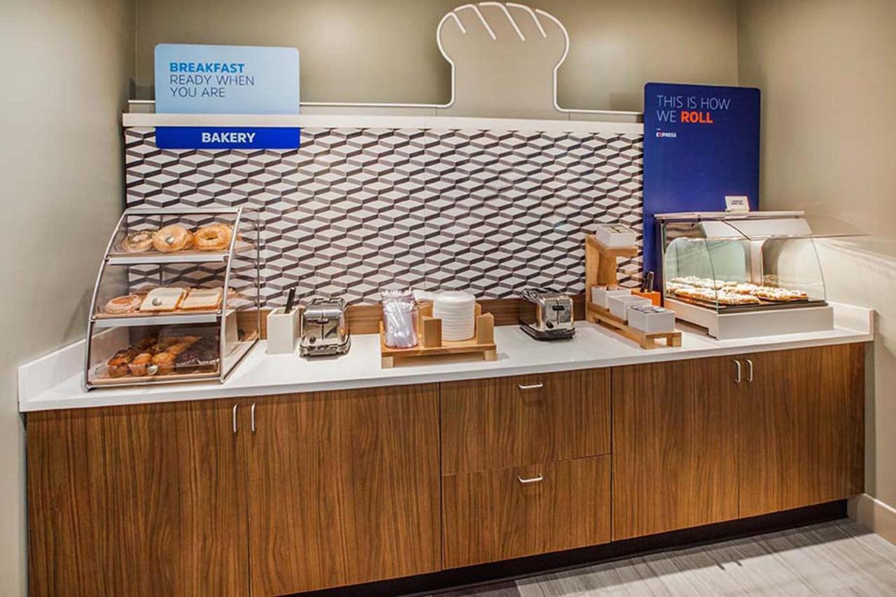 Holiday Inn Express Frazer - Malvern By Ihg Eksteriør bilde